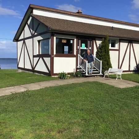 Gite Au Bord De La Baie Bouctouche Exterior photo